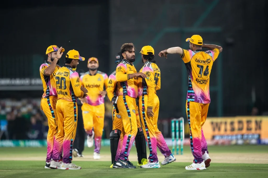 নাহিদের বিবর্ণ অভিষেক ম্যাচে নাটকীয় জয় পেশোয়ারের