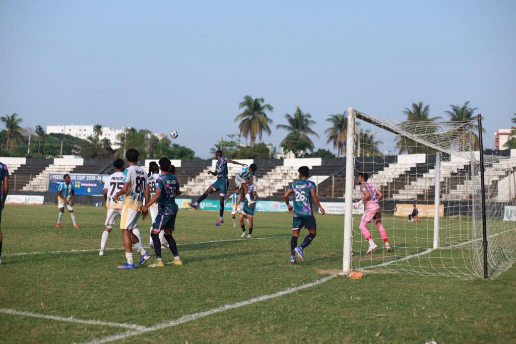 কুমিল্লার শহীদ ধীরেন্দ্রনাথ দত্ত স্টেডিয়ামে ফকিরেরপুল ইয়ংমেন্স ক্লাবকে ১-০ গোলে হারায় ব্রাদার্স ইউনিয়ন