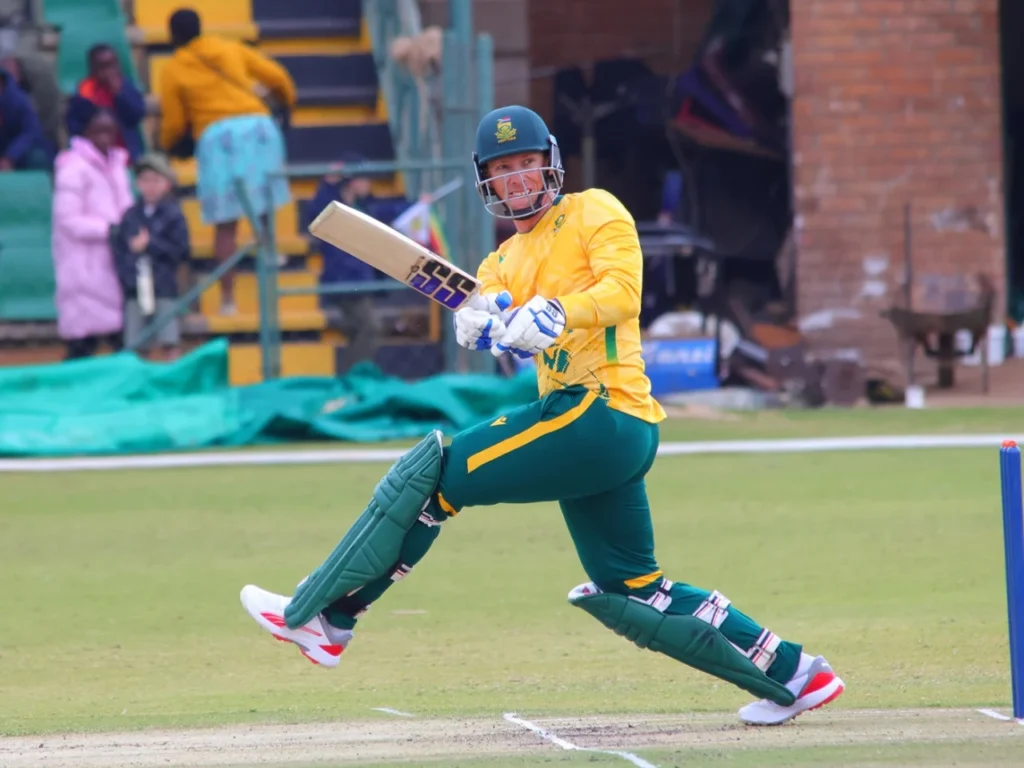 সব ধরনের আন্তর্জাতিক ক্রিকেটকে বিদায় বললেন অজি ক্রিকেটার ভ্যান ডার ডুসেন।