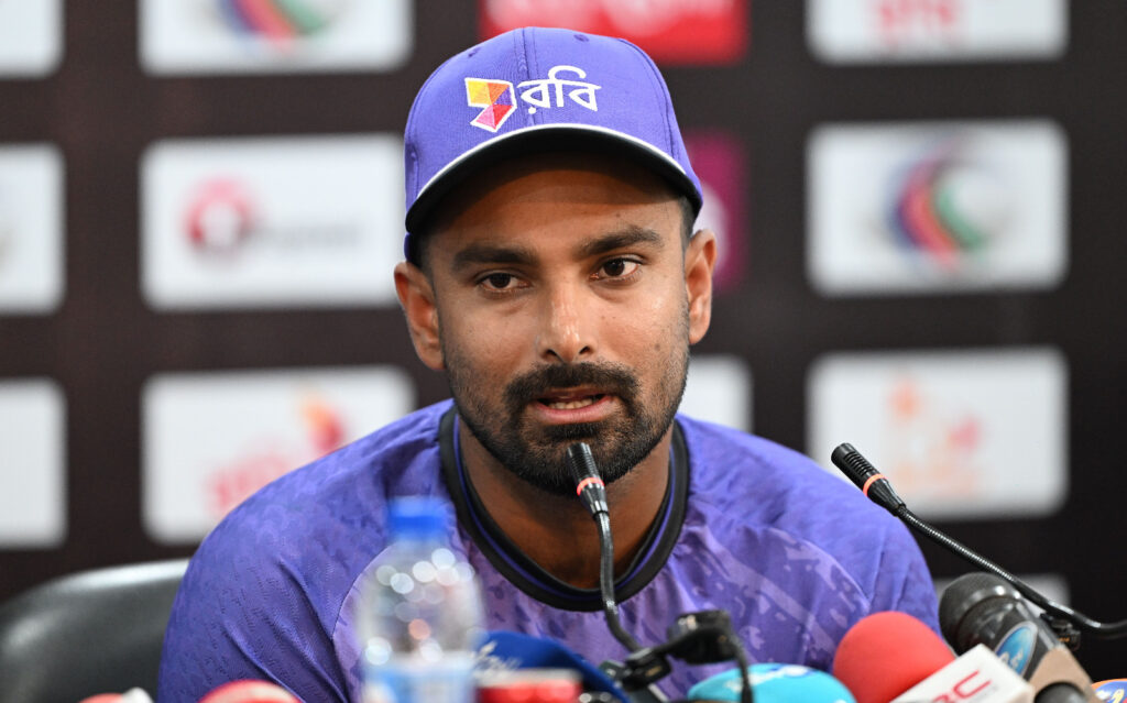 প্রথম টি-২০’র একাদশ নিয়ে যা বললেন লিটন! ওয়ানডে সিরিজ জয়ের এবার টি-টোয়েন্টিতে নিউজিল্যান্ডের মুখোমুখি হচ্ছে টাইগাররা।