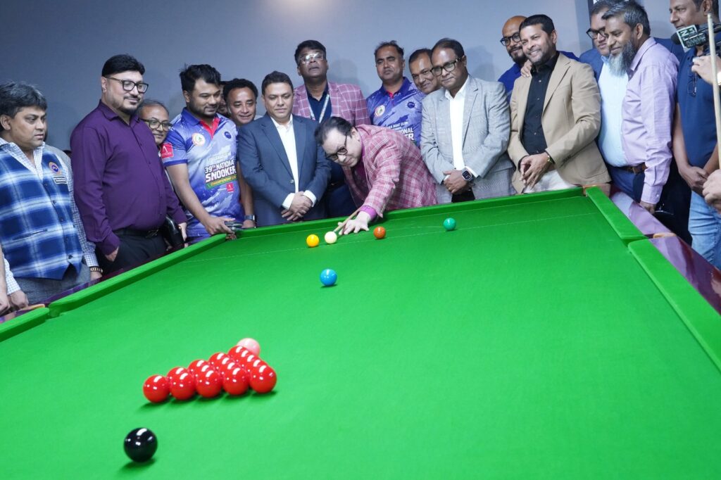 ৩৯ তম জাতীয় স্নুকার প্রতিযোগিতার উদ্বোধন করছেন বোট ক্লাবের সভাপতি রুবেল আজিজ