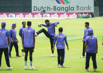 অনুশীলনে বাংলাদেশের ক্রিকেটাররা