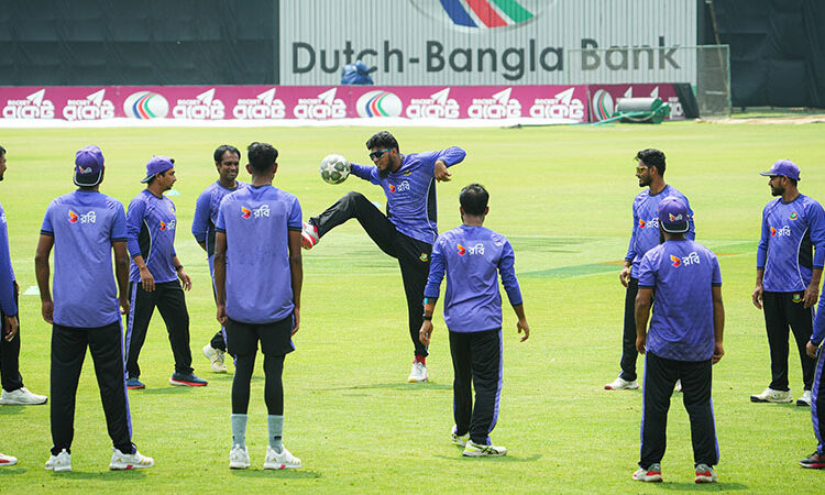 অনুশীলনে বাংলাদেশের ক্রিকেটাররা