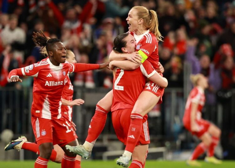 গোলের পর বায়ার্নের খেলোয়াড়দের উল্লাস