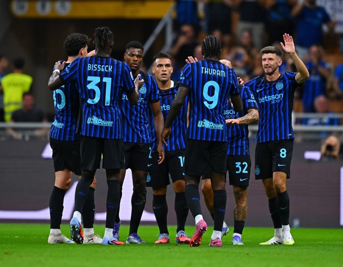 গোল উৎসবের পর ইন্টার মিলানের খেলোয়াড়রা