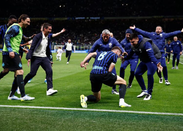 ইতালিয়ান কাপে গোলের পর ইন্টার মিলানের খেলোয়াড়দের উচ্ছ্বাস