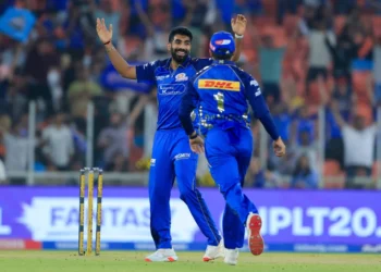 প্রথম বলেই উইকেট নিয়ে জসপ্রিত বুমরাহ তাঁর খরা কাটালেন।