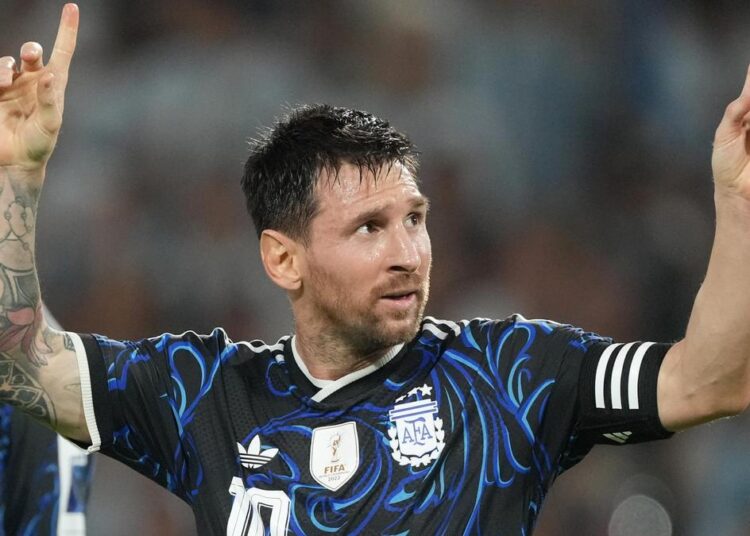 জাম্বিয়ার বিপক্ষে গোলের পর মেসি