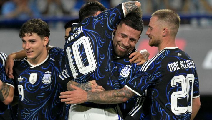 মেসি কাঁদলেন ভক্তদেরও কাঁদালেন