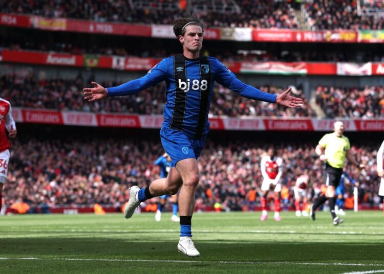 আর্সেনালের বিপক্ষে গোলের পর অ্যালেক্স স্কট