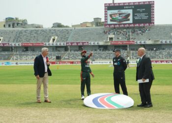 টস হেরে ফিল্ডিংয়ে বাংলাদেশ