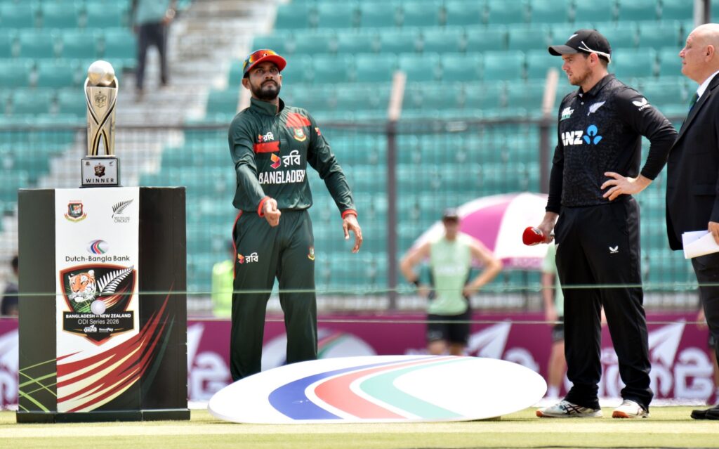 অলিখিত ফাইনালে ব্যাটিংয়ে বাংলাদেশ