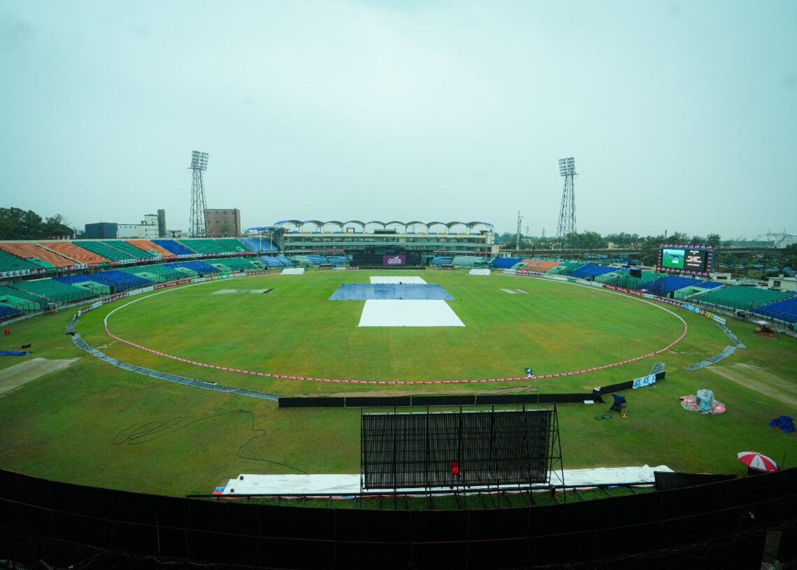 চট্টগ্রামে বৃষ্টিতে টসে বিলম্ব, ম্যাচের ভাগ্য নিয়ে শঙ্কা
