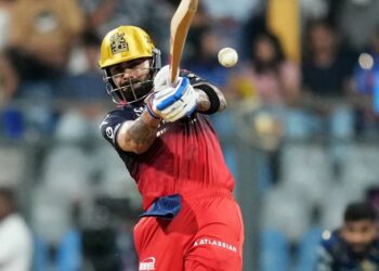 অবিশ্বাস্য রেকর্ড গড়লেন কোহলি