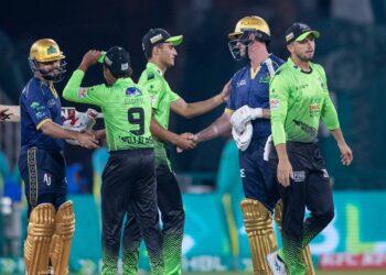 টানা দুই জয়ের পর অবশেষে পাকিস্তান সুপার লিগে (পিএসএল) হার দেখল মুলতান সুলতানস। তবে লাহোর কালান্দার্সের বিপক্ষে ২০ রানের
