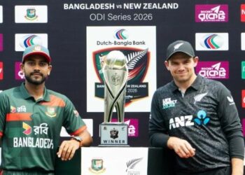 ট্রফি নিয়ে বাংলাদেশ ও নিউজিল্যান্ডের অধিনায়ক