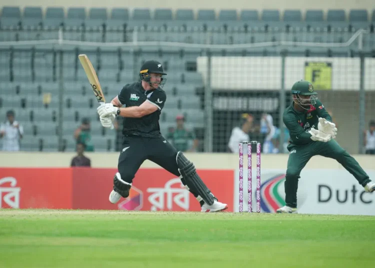 ২৪৮ রানের টার্গেটে ব্যাটিংয়ে নেমে শুরুতেই চাপে বাংলাদেশ