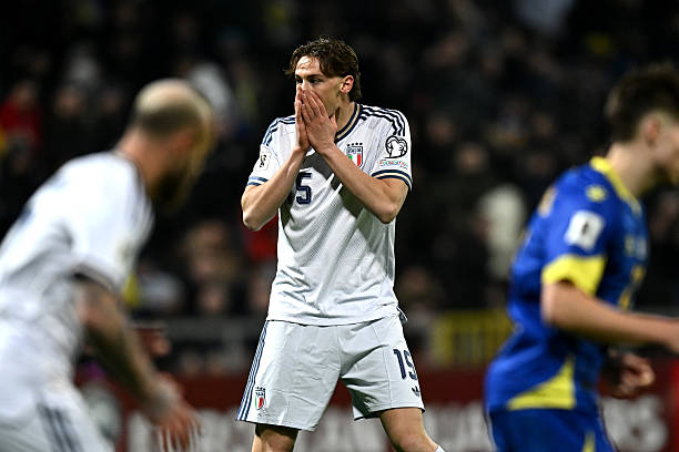 আরও একটা বিশ্বকাপে দর্শক হয়ে গেলো চারবারের বিশ্বচ্যাম্পিয়ন ইতালি। গ্রুপ পর্বে ব্যর্থ আজ্জুরিদের সামনে সুযোগ ছিলো প্লে-অফ খেলে চূড়ান্ত পর্বে