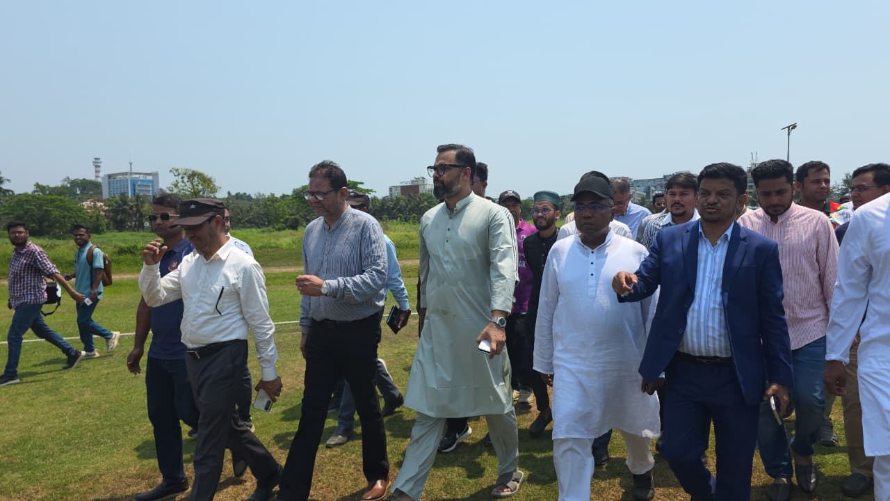 কক্সবাজারের প্রস্তাবিত ক্রিকেট স্টেডিয়ামের জায়গা ঘুরে দেখেন যুব ও ক্রীড়া প্রতিমন্ত্রী