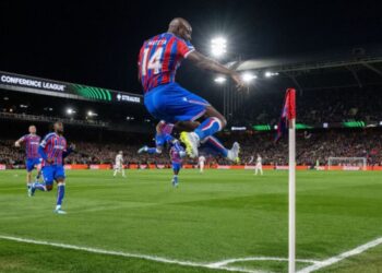 ক্রিস্টাল প্যালেসের কাছে বিধ্বস্ত ফিওরেন্তিনা