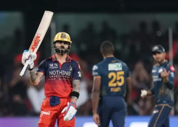 গুজরাটকে হারিয়ে বেঙ্গালুরু দুই নম্বরে