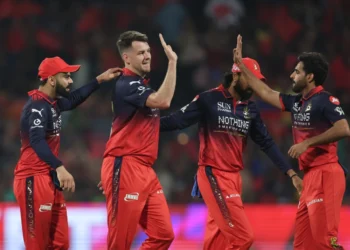 চেন্নাইয়ের হ্যাটট্রিক হার- টানা দুই জয়ে শীর্ষে বেঙ্গালুরু