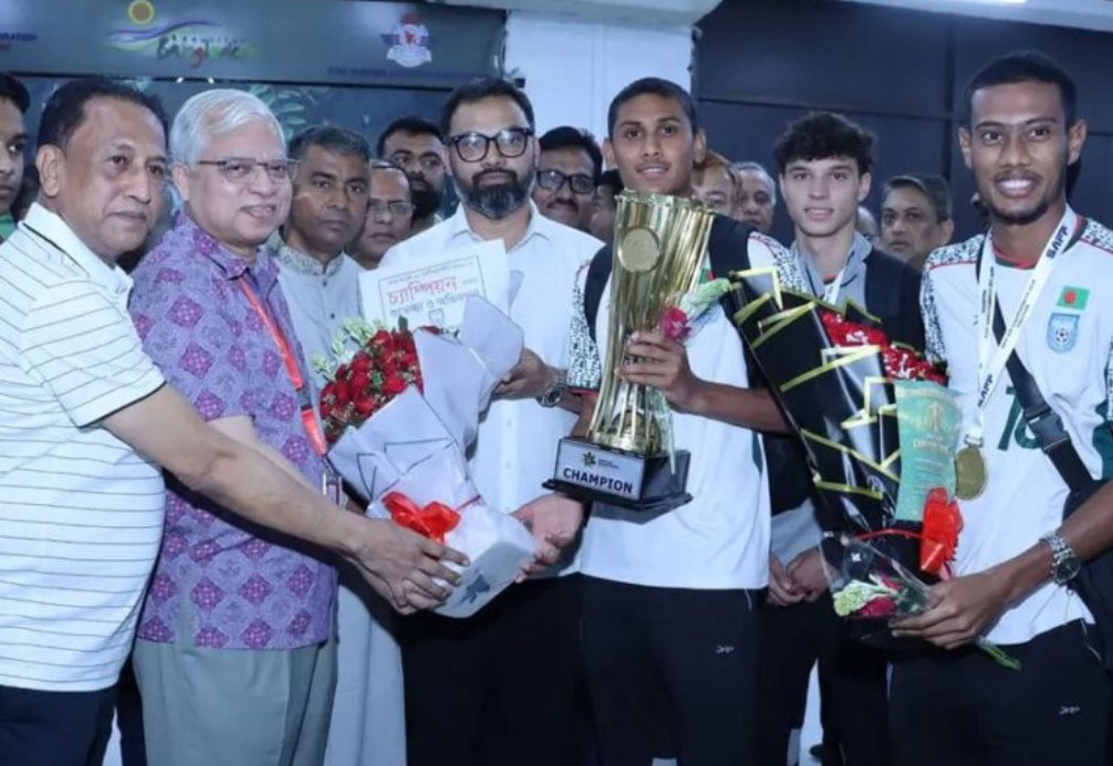 চ্যাম্পিয়নদের আর্থিক পুরষ্কার ঘোষণা ঝলমলে সংবর্ধনায়