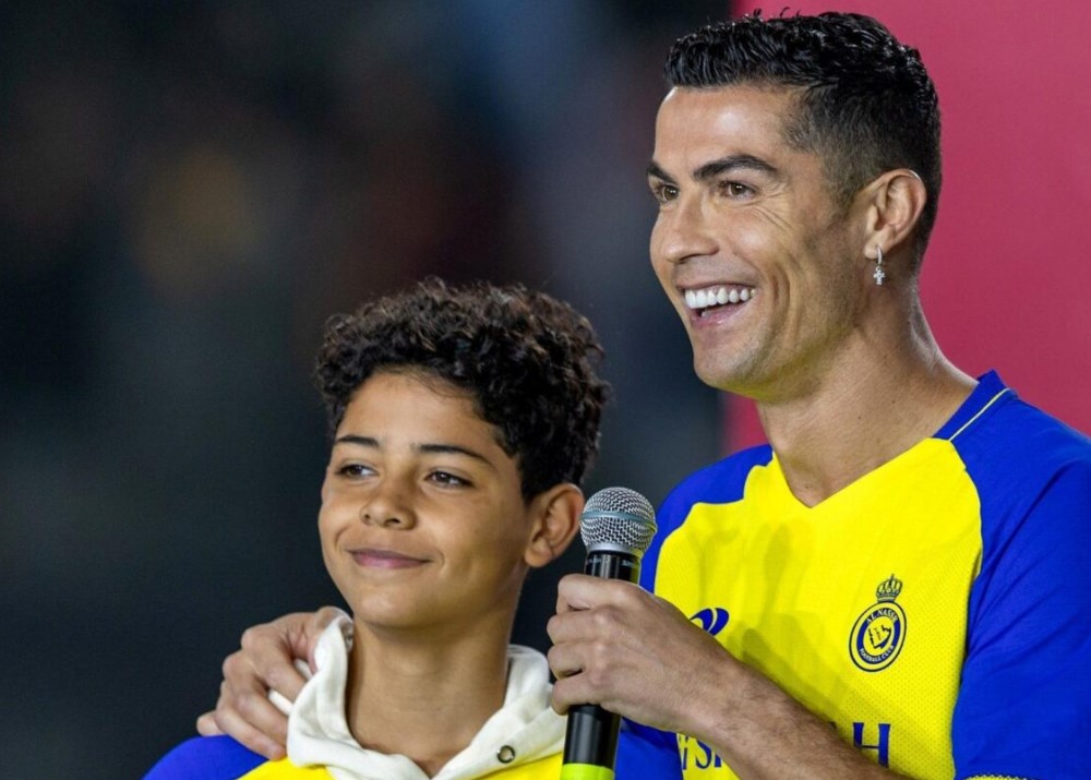 ছেলের সাথে একই দলে খেলার স্বপ্ন পূরণ হচ্ছে রোনালদোর