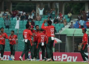 বড় সংগহের পথে নিউজিল্যান্ড