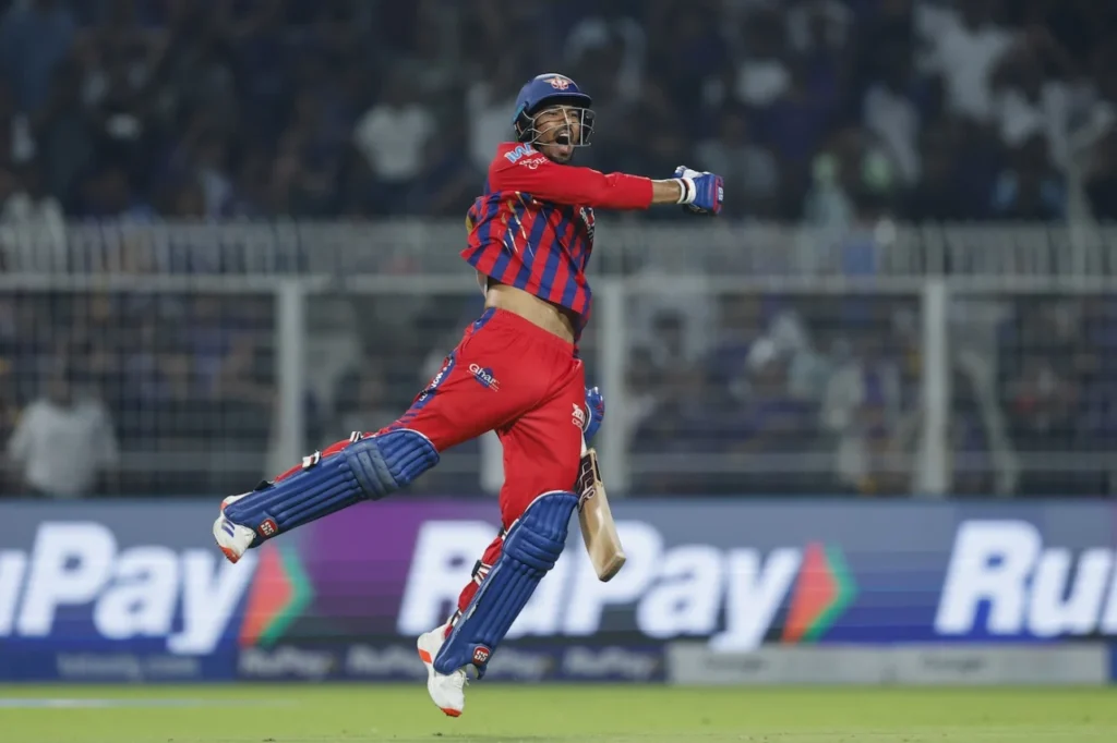 মুকুল ঝড়ে বিধ্বস্ত কলকাতা