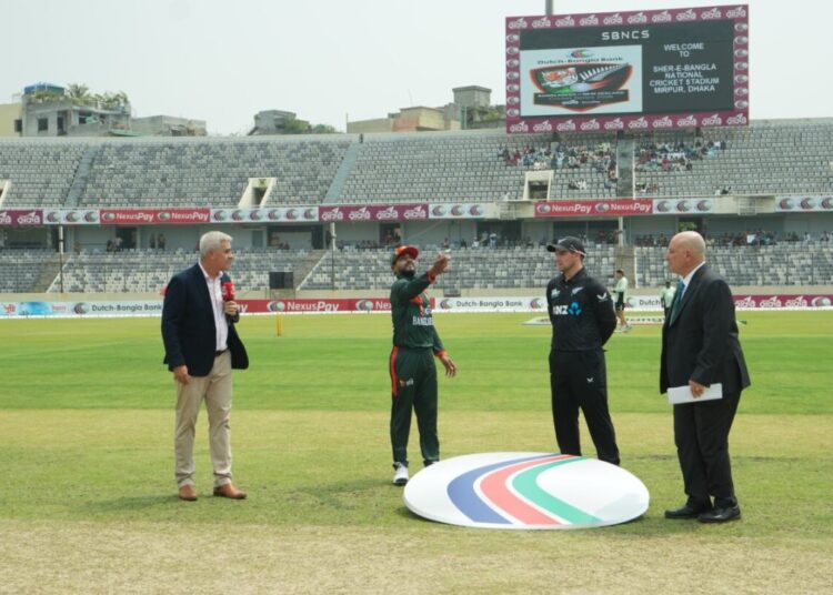 টস হেরে ফিল্ডিংয়ে বাংলাদেশ
