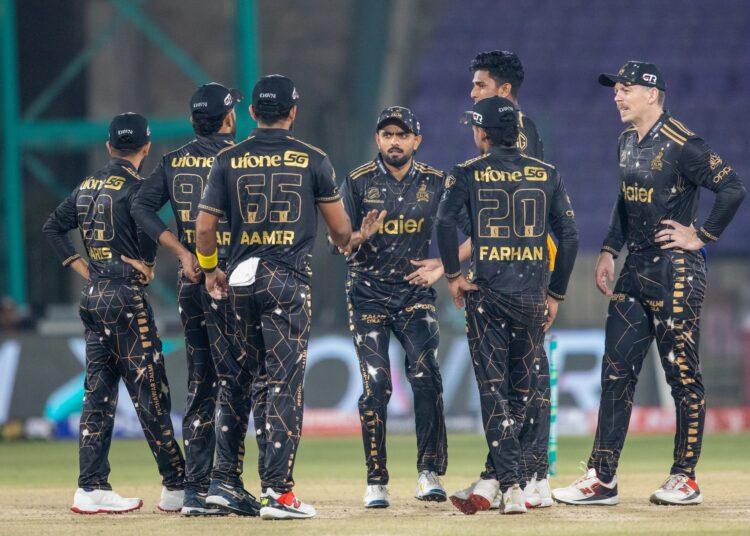 নাহিদের বোলিং ঝলক- মেন্ডিসের শতকে বড় জয় পেশোয়ারের