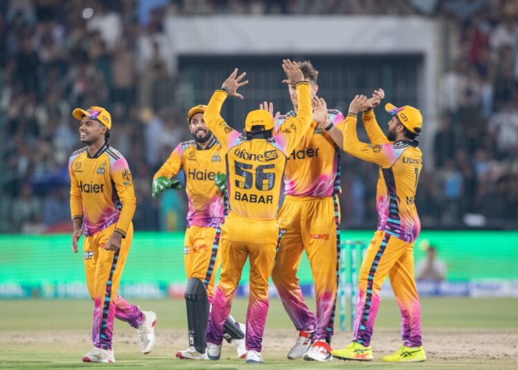 পিএসএল ফাইনালে পেশোয়ার জালমি