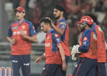 প্রতিদ্বন্দ্বিতাপূর্ণ ম্যাচে পাঞ্জাব হারাল গুজরাতকে