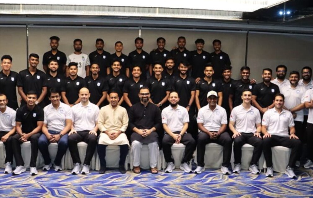 ফুটবলারদের সঙ্গে ক্রীড়া প্রতিমন্ত্রী-বাফুফে সভাপতির চাঁদরাত