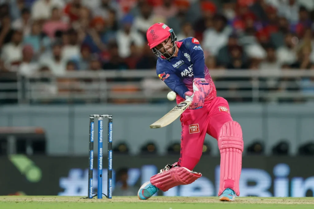 পাঞ্জাবকে প্রথম পরাজয় উপহার দিয়ে তিনে উঠল রাজস্থান