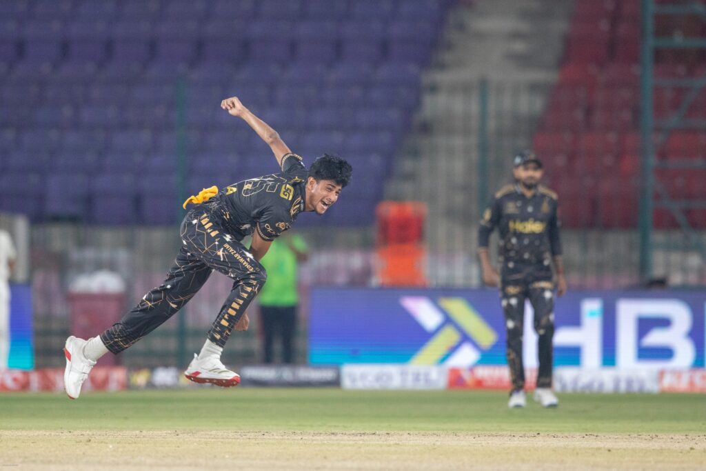 নাহিদের বোলিং ঝলক- মেন্ডিসের শতকে বড় জয় পেশোয়ারের