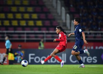 এএফসি অনূর্ধ্ব-২০ নারী এশিয়ান কাপে থাইল্যান্ডের বিপক্ষে ২-০ গোলে এগিয়ে গিয়েও শেষ পর্যন্ত ৩-২ গোলের পরাজয় নিয়ে মাঠ ছাড়ে বাংলাদেশ।