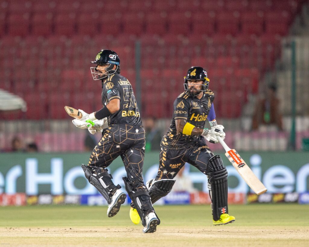 নাহিদের বোলিং ঝলক- মেন্ডিসের শতকে বড় জয় পেশোয়ারের