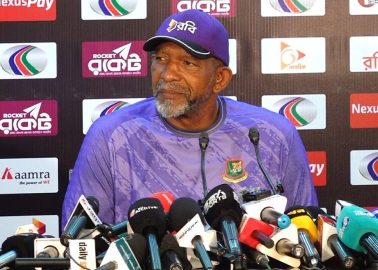 প্রধান কোচ ফিল সিমন্স! বাংলাদেশ ক্রিকেট বোর্ডে পরিবর্তন কিছুই আর অবাক করে না - সিমন্স কে ( টাইগার প্রধান )। নিউজিল্যান্ডের বিপক্ষে...