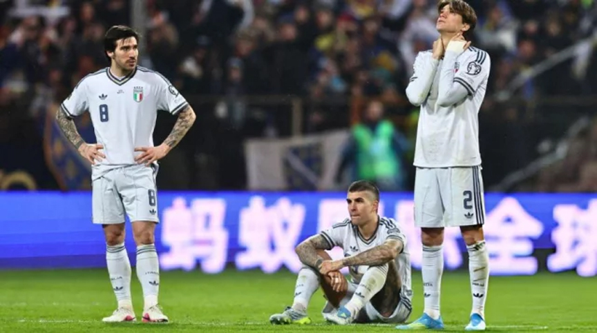 ইতালির ফুটবল প্রধানকে ক্রীড়ামন্ত্রীর পদত্যাগের আহ্বান 