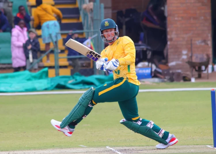 সব ধরনের আন্তর্জাতিক ক্রিকেটকে বিদায় বললেন অজি ক্রিকেটার ভ্যান ডার ডুসেন।