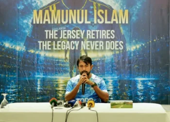 খেলোয়াড়ী জীবনের ইতি টানার ঘোষণা দিচ্ছেন জাতীয় দলের সাবেক অধিনায়ক মামুনুল ইসলাম।