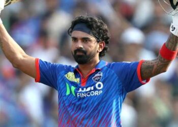 রানবন্যায় ভেসে গেল আইপিএলে সব রেকর্ড