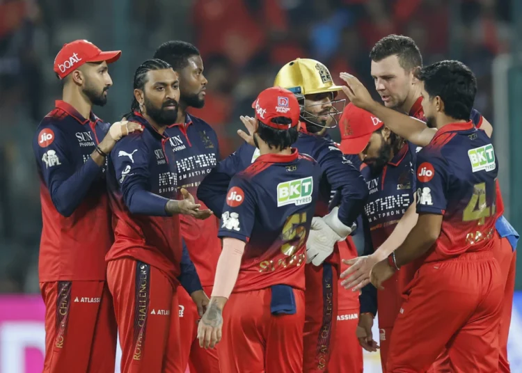 লখনউকে হারিয়ে বেঙ্গালুরু শীর্ষে