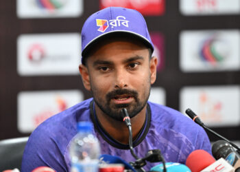 প্রথম টি-২০’র একাদশ নিয়ে যা বললেন লিটন! ওয়ানডে সিরিজ জয়ের এবার টি-টোয়েন্টিতে নিউজিল্যান্ডের মুখোমুখি হচ্ছে টাইগাররা।