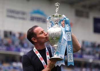 ল্যাম্পার্ডকে চেলসি থেকে দূরে থাকার পরামর্শ