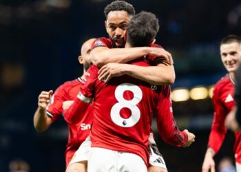 শীর্ষে চারে টিকে থাকতে লড়ছে ম্যানইউ