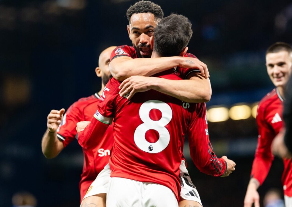 শীর্ষে চারে টিকে থাকতে লড়ছে ম্যানইউ