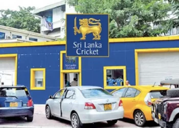 শ্রীলঙ্কান ক্রিকেট বোর্ডের বর্তমান কমিটিকে সরে যেতে বলছে দেশটির সরকার।